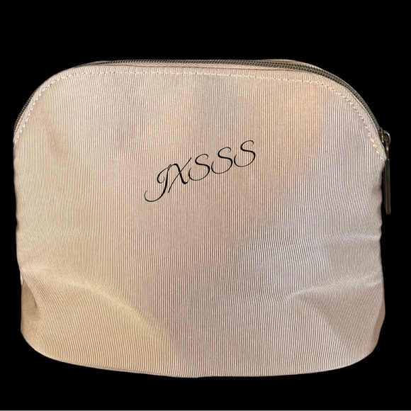 Light Pink Gucci Beauty (Floral-Detailed) Cosmetic-Makeup Bag - Picture 13 of 16